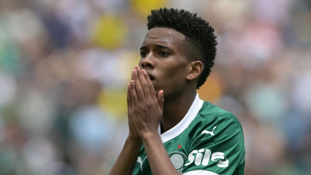 Estêvão pode fazer último jogo pelo Palmeiras