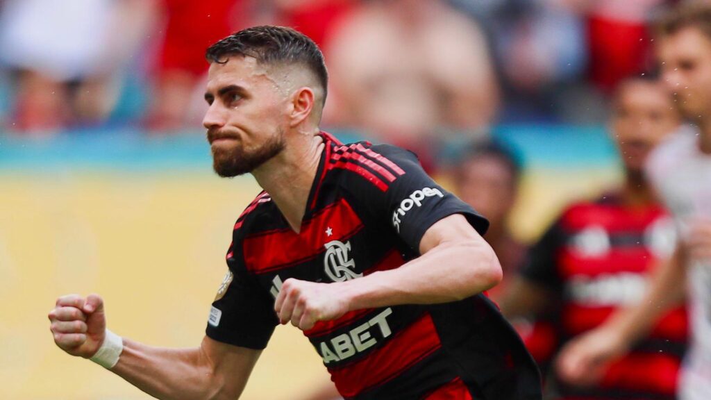 Jorginho marcou seu primeiro gol pelo Flamengo na derrota para o Bayern.