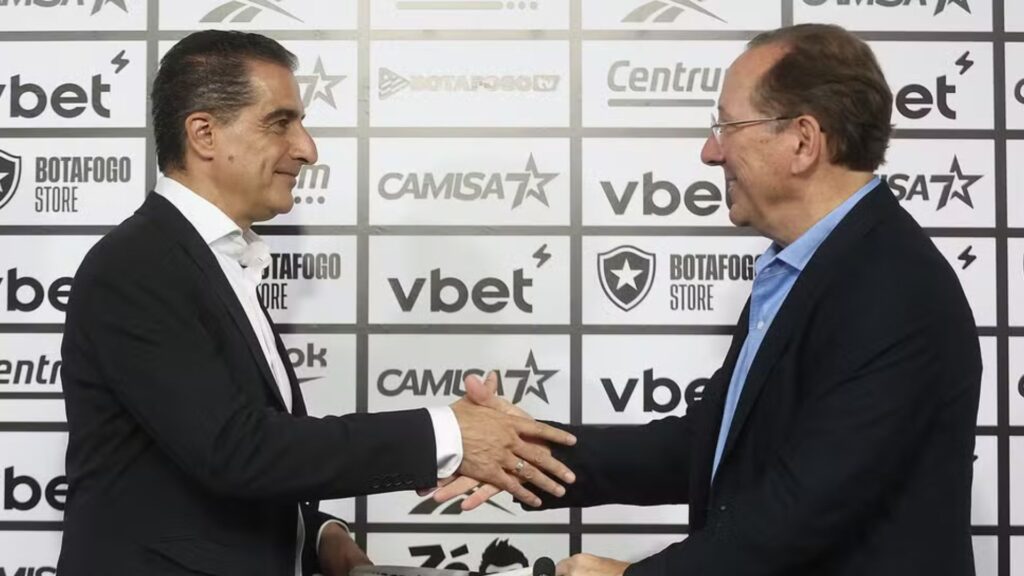 Renato Paiva ao lado de John Textor