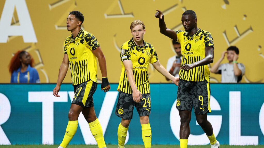 Guirassy marcou os dois gols do Borussia Dortmund.