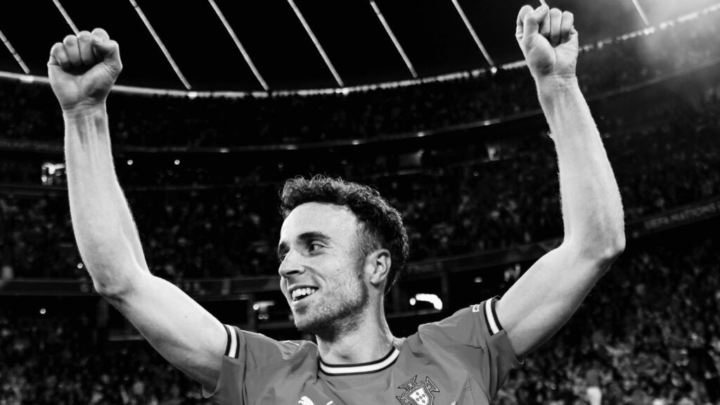 Diogo Jota, atacante do Liverpool, em campo por Portugal