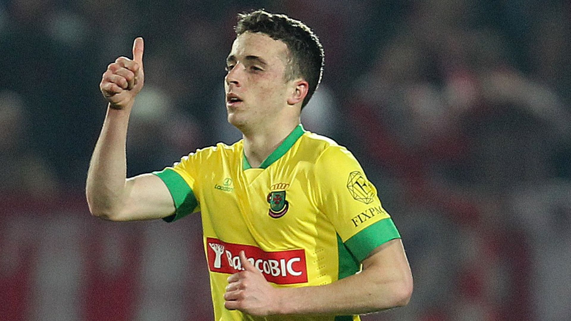 Diogo Jota em campo pelo Paços de Ferreira