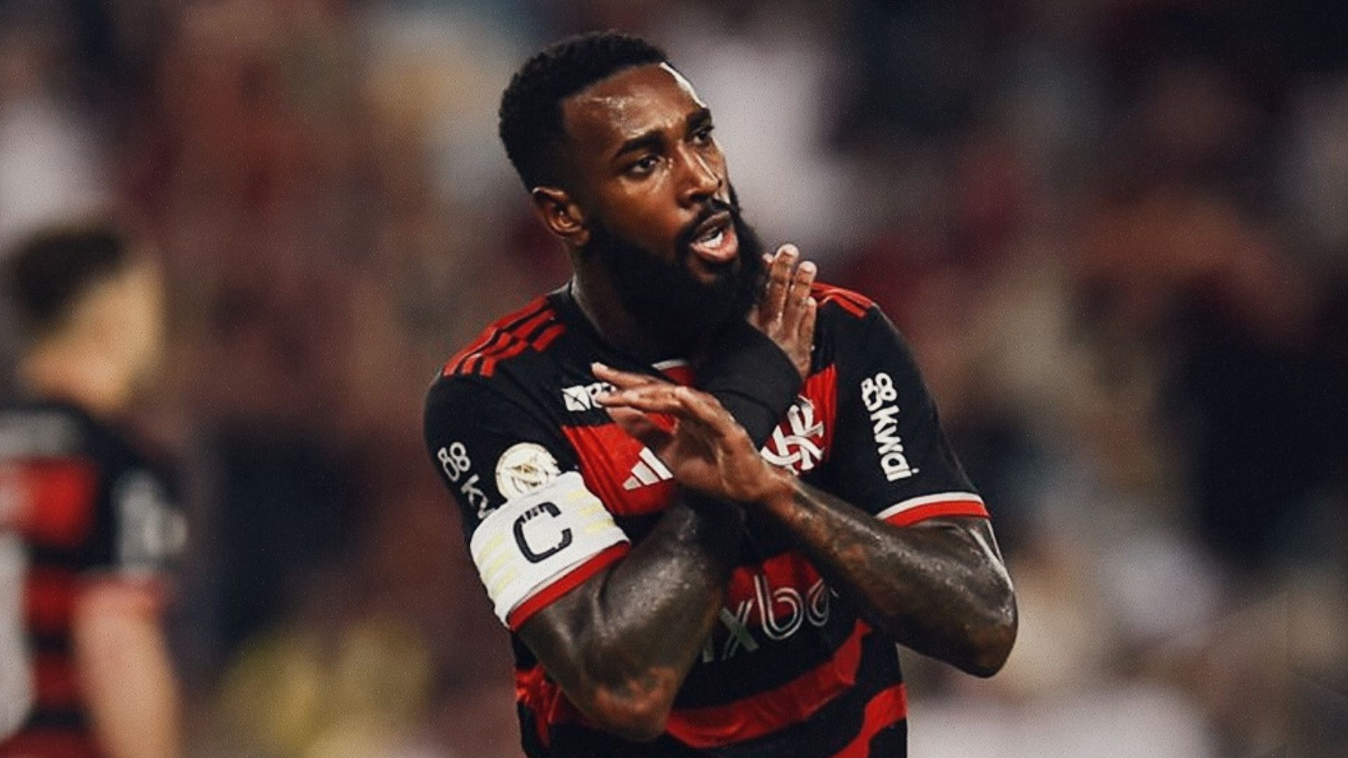 Gerson em campo pelo Flamengo em 2024