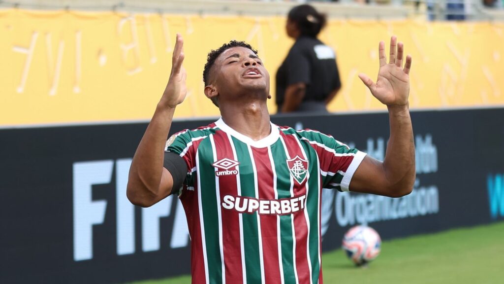 Hércules, volante do Fluminense.