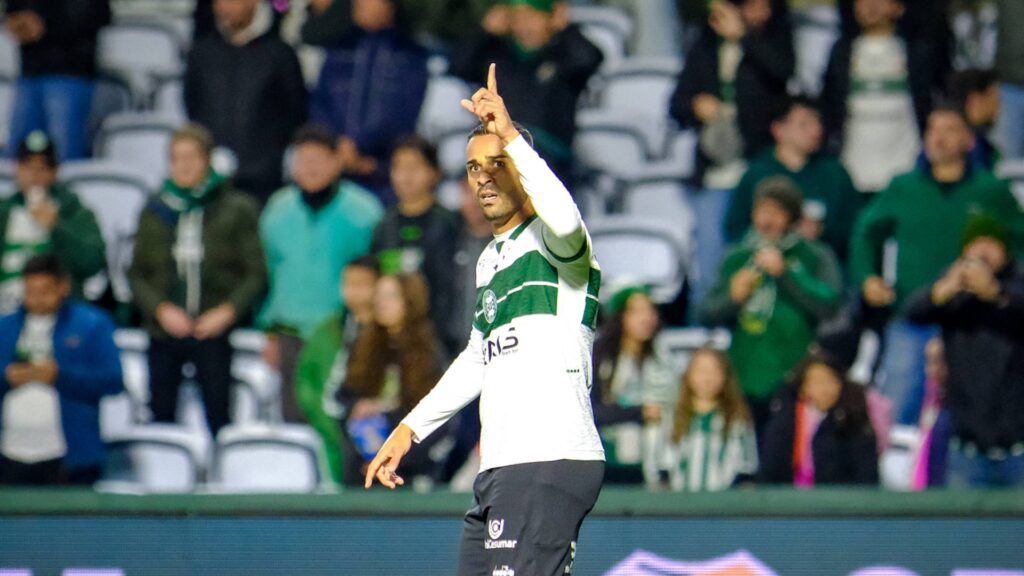 O Coxa Branca pode terminar a rodada na ponta da tabela. Foto: JP Pacheco | Coritiba