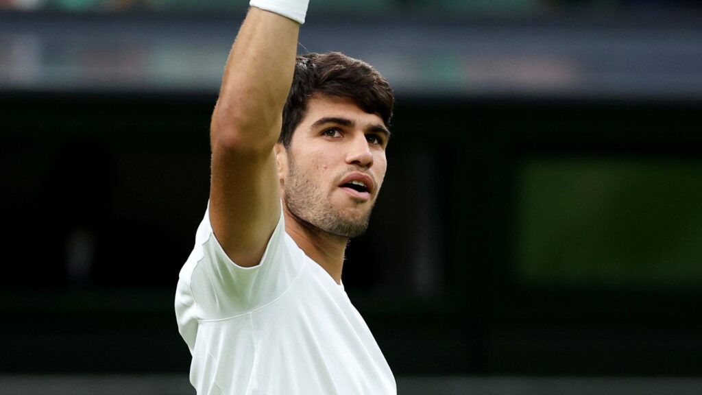 Carlos Alcaraz vvenceu o sérvio Hamad Medjedovic (Foto: Reprodução)