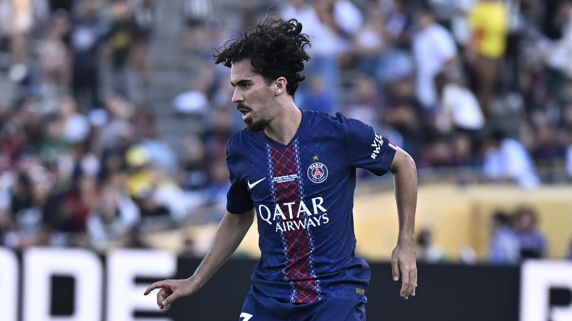 Vitinha em campo pelo PSG