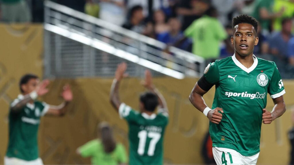 Estevão fez seu último jogo pelo Palmeiras contra seu futuro clube. Foto: Luke Hales / GETTY IMAGES NORTH AMERICA / Getty Images via AFP