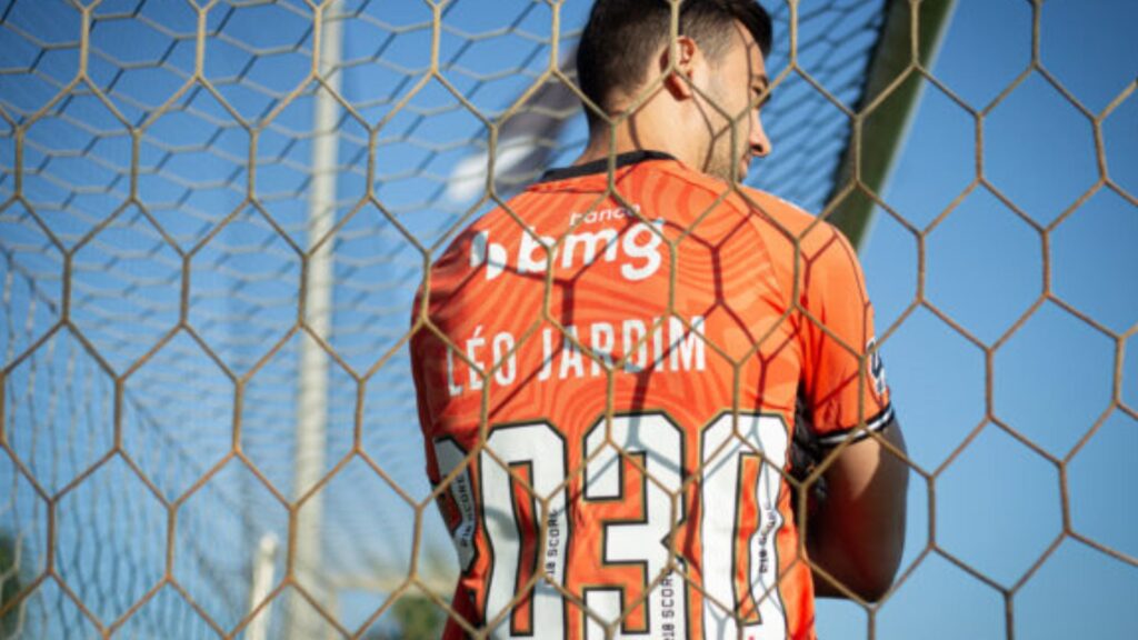 Léo Jardim seguirá no Vasco