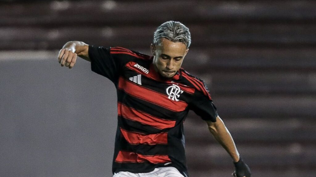 Matheus Gonçalves, jogador do Flamengo, está na mira do Cruzeiro.