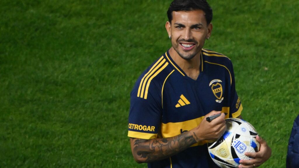 Leandro Paredes em apresentação no Boca Juniors (Foto: Luis Robayo/AFP)
