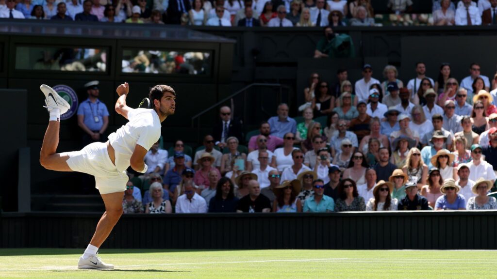 Carlos Alcaraz venceu Taylor Fritz em Wimbledon (Foto: Reprodução)