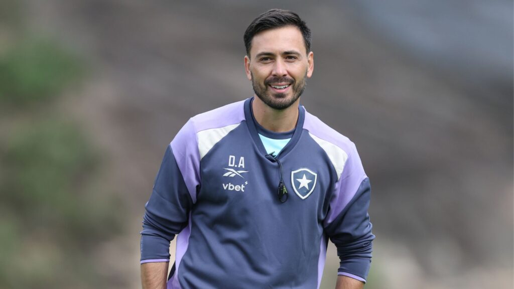 Davide Ancelotti, técnico do Botafogo.
