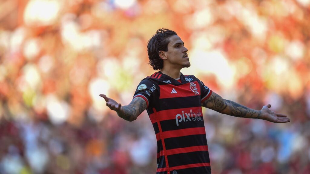Pedro em campo pelo Flamengo.