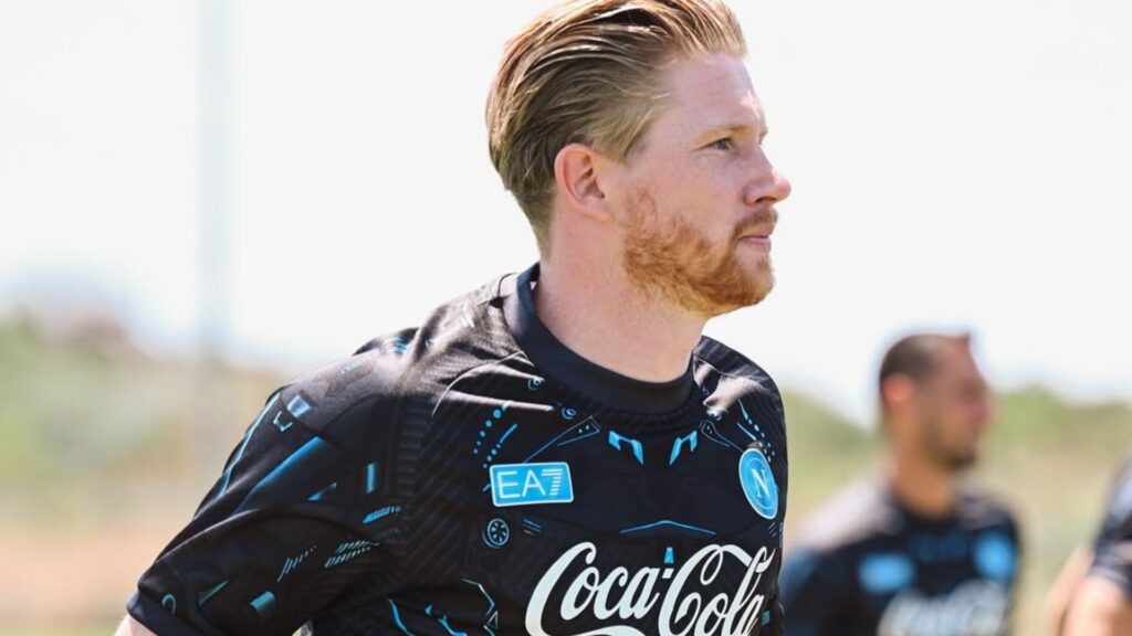 De Bruyne em primeiro treino no Napoli (Foto: Reprodução)