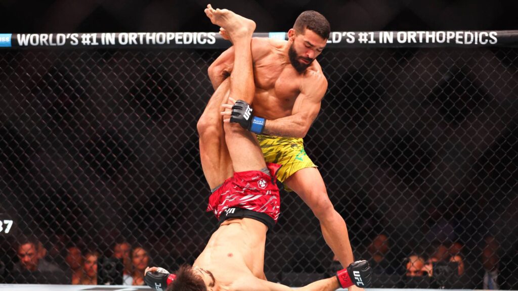 Patrício Pitbull na sua estreia no UFC contra Yair Rodrigues. Foto: Megan Briggs / GETTY IMAGES NORTH AMERICA / Getty Images via AFP