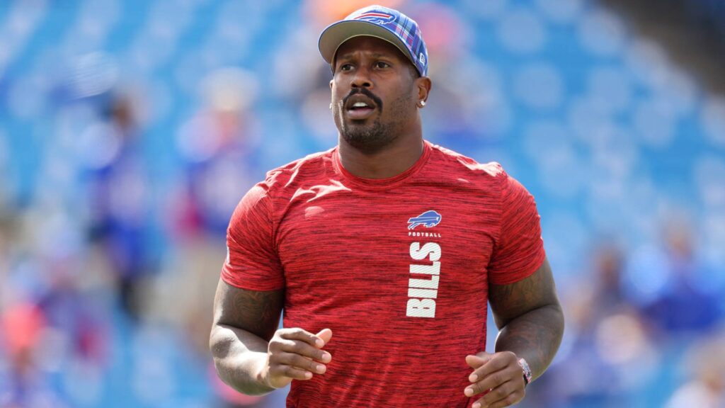 Von Miller defendeu o Bills na temporada passada. Foto: Bryan M. Bennett / GETTY IMAGES NORTH AMERICA / Getty Images via AFP