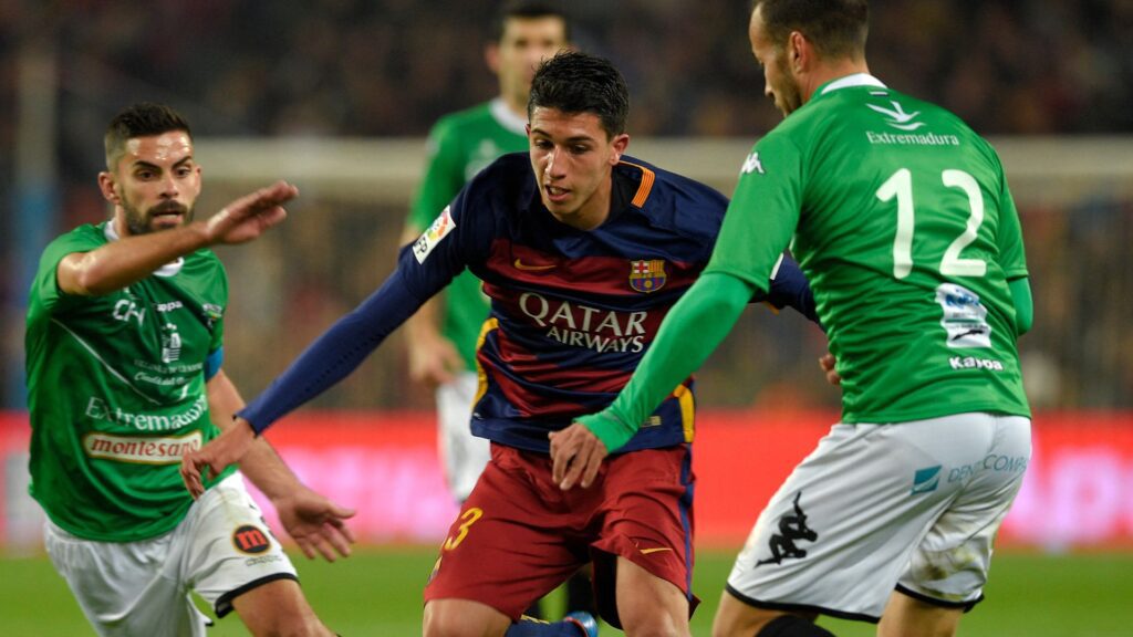 Aitor Cantalapiedra, ex-Barcelona, é o mais novo reforço do Vitória (Foto: Lluis Gene/AFP)