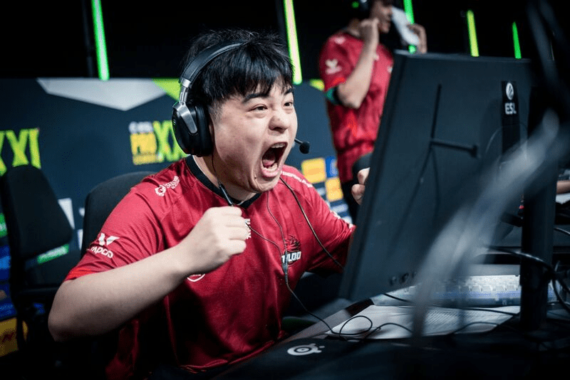 FISSURE: TYLOO chega à semifinal com coach, mas terá Jee para próximos jogos