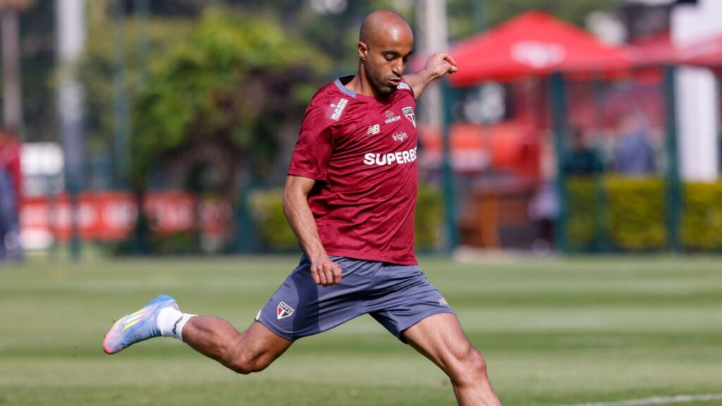 Lucas Moura em treino do São Paulo