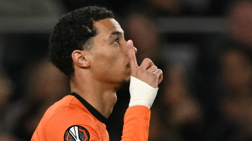Ekitike tem tudo acertado para ser jogador do Liverpool. Foto: Glyn KIRK / AFP