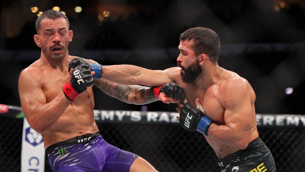 Patricio Pitbull venceu a primeira luta no UFC contra Dan Ige. Foto: Jonathan Bachman / GETTY IMAGES NORTH AMERICA / Getty Images via AFP