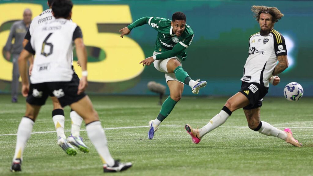 Vitor Roque saiu de campo aplaudido. Foto: Cesar Greco/ Palmeiras