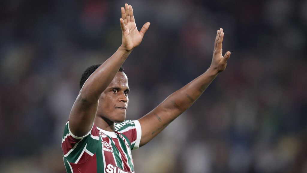 Arias durante seu último jogo pelo Fluminense