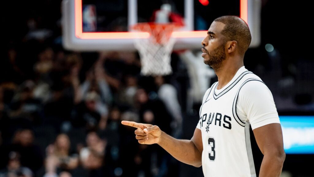 Chris Paul em quadra pelos Spurs