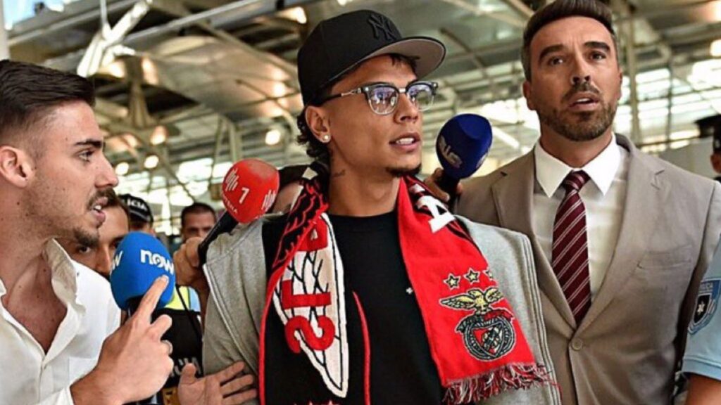 Richard Ríos com cachecol do Benfica