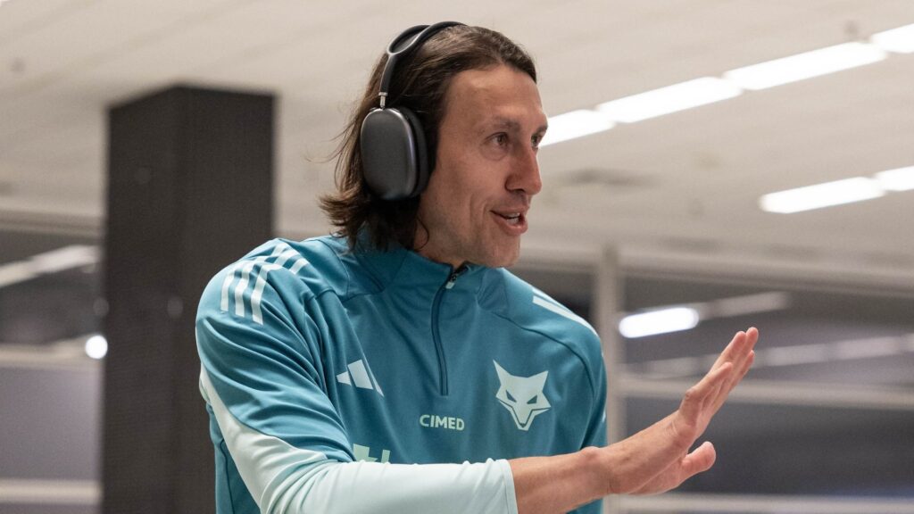 Cássio na chegada à Neo Química Arena.