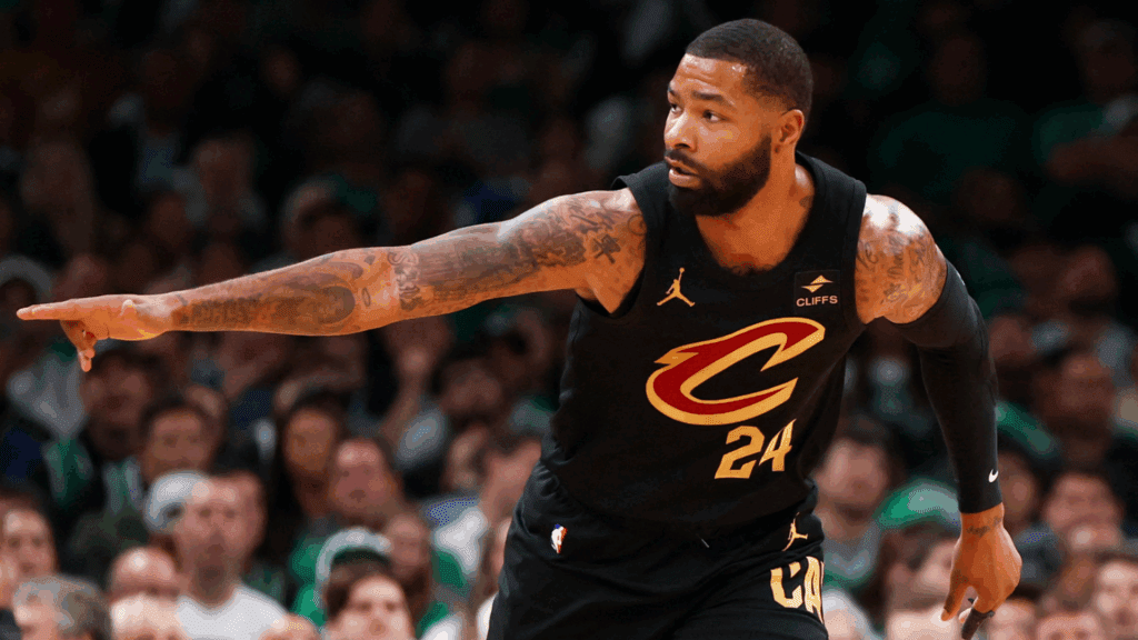 Marcus Morris Sr. com a camisa do Cleveland Cavaliers