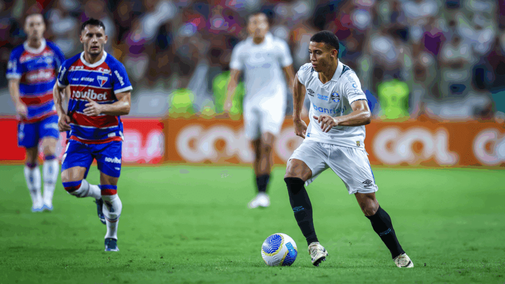Grêmio e Fortaleza fazem duelo em jogo atrasado para por distância da zona de rebaixamento