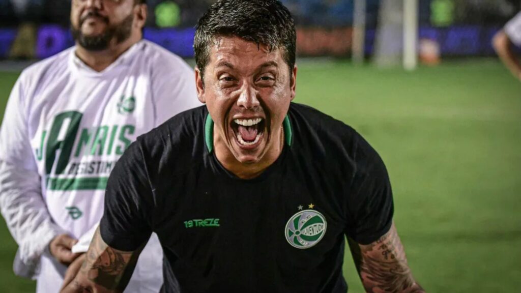 Thiago Carpini liderou acesso do Juventude em 2023 (Foto: Gabriel Tadiotto/ECJ)