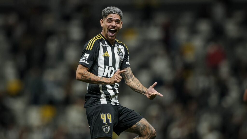 Rubens comemora gol pelo Atlético-MG.
