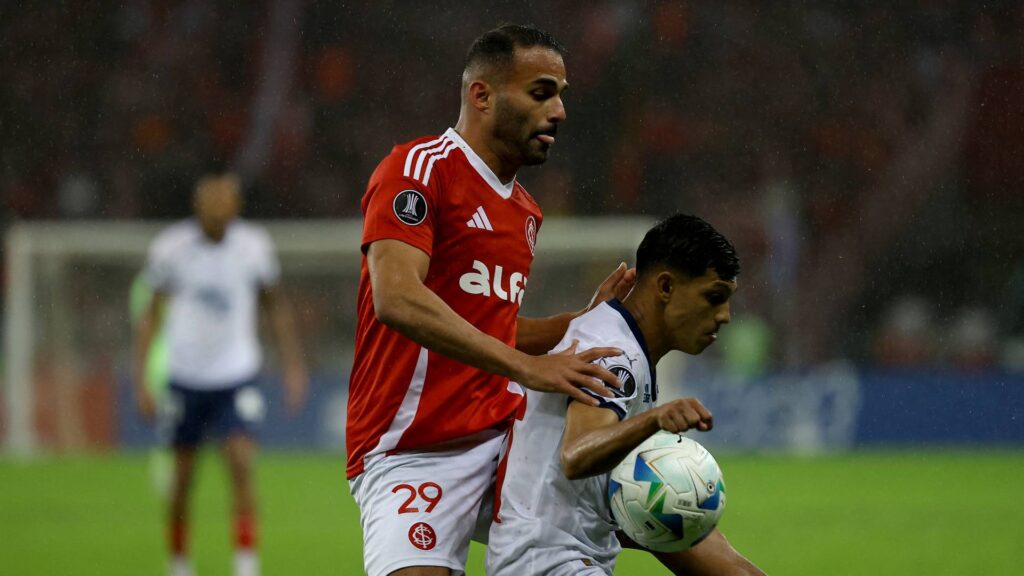 Flamengo ainda não recebeu os valores totais sobre Thiago Maia. Foto: SILVIO AVILA / AFP