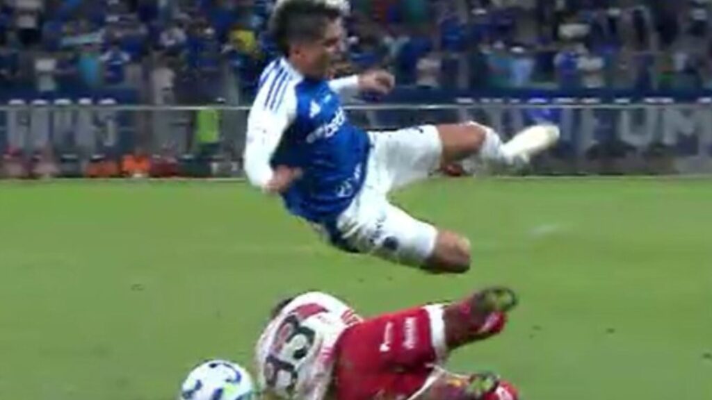 William Pottker fez falta em Fagner durante partida