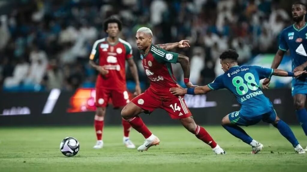 Vitinho, ex-Al-Ettifaq, estava na mira do Fluminense (Foto: Reprodução)