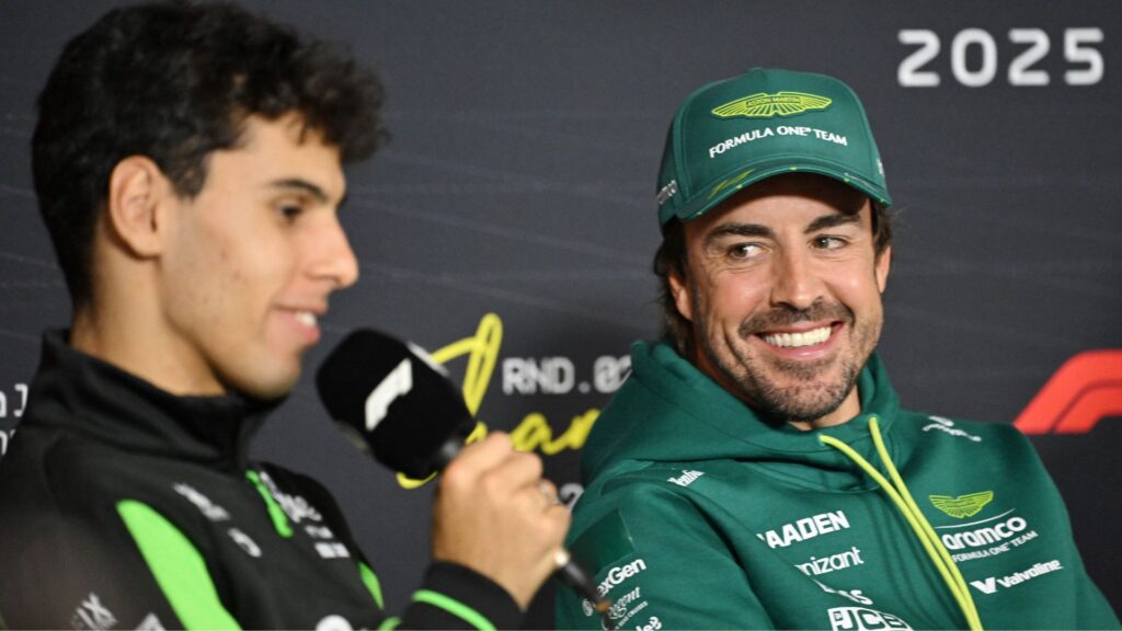 Pilotos Gabriel Bortoleto e Fernando Alonso (Foto: Greg Baker/AFP)