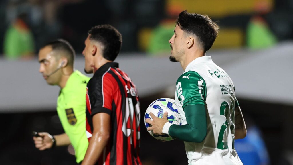 O jogo foi movimentado no Barradão.: Foto: Cesar Greco/Palmeiras