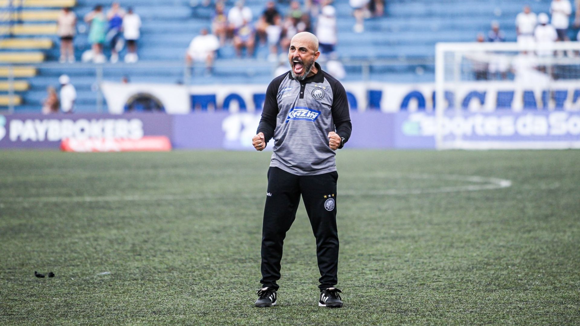 Rafael Guanaes durante boa passagem no Operário