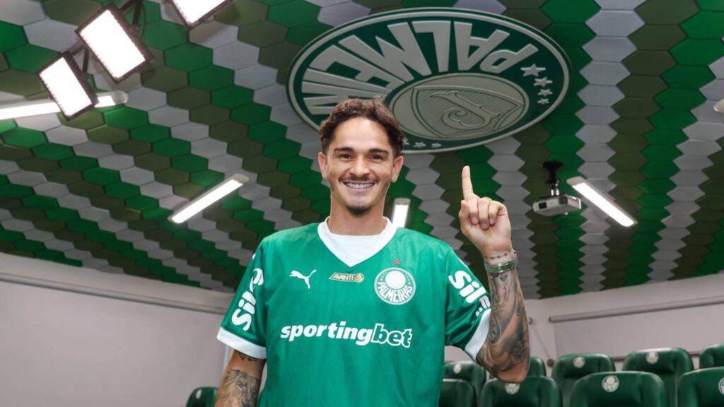 Khellven assinou com o Verdão até julho de 2030 (Foto: Fabio Menotti/Palmeiras