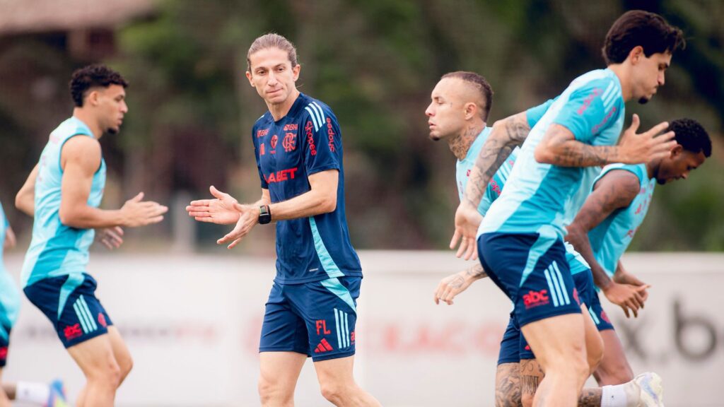 Flamengo divulgou lista de relacionados para duelo com o Atlético-MG (Foto: Adriano Fontes/CRF)