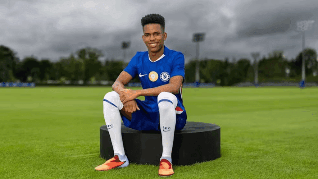 Estêvão é apresentado pelo Chelsea