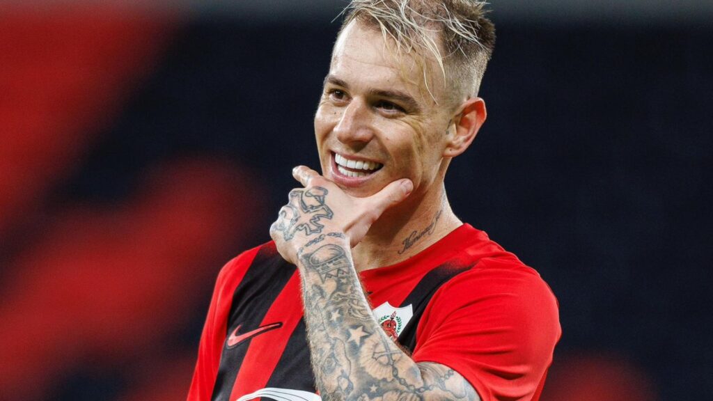 Roger Guedes, do Al-Rayyan, estava na mira do Grêmio (Foto: Reprodução)