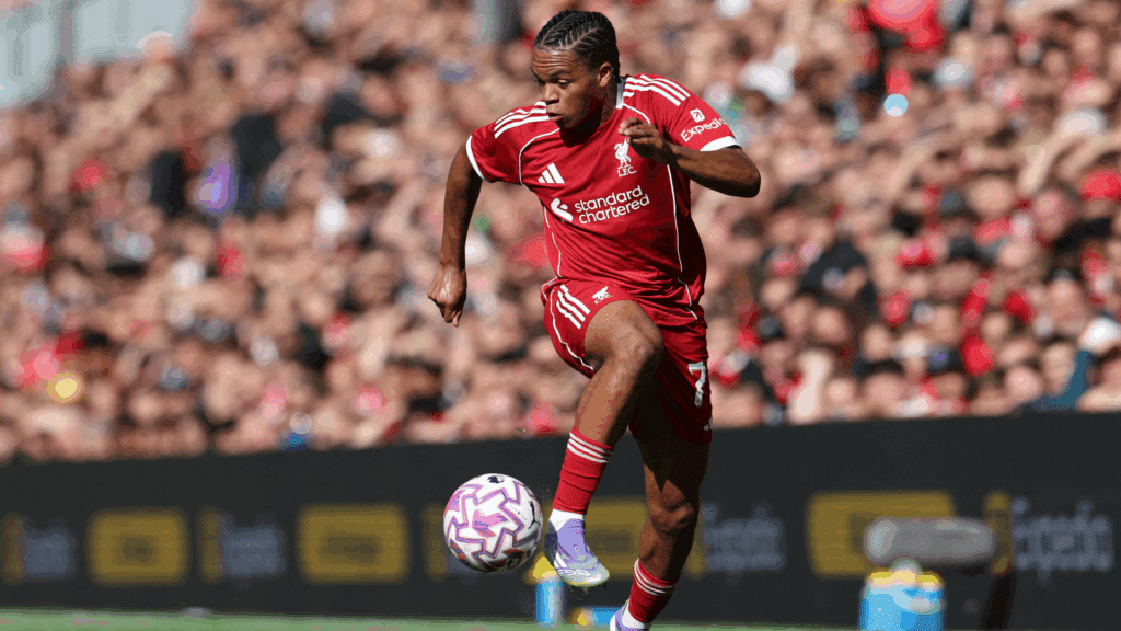 Rio Ngumoha, novo atacante do Liverpool