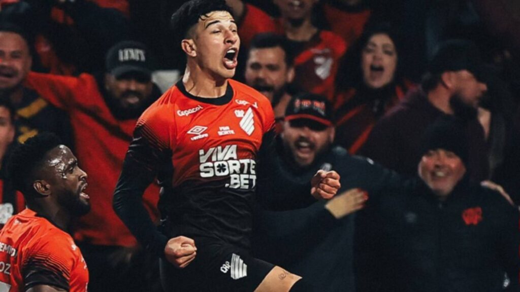 Esquivou marcou o gol do Athletico que levou o jogo para os pênaltis. Foto: Reproduçâo/X