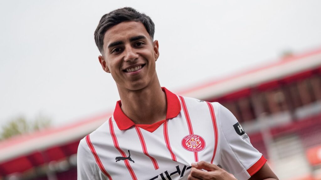 Vitor Reis com a camisa do Girona