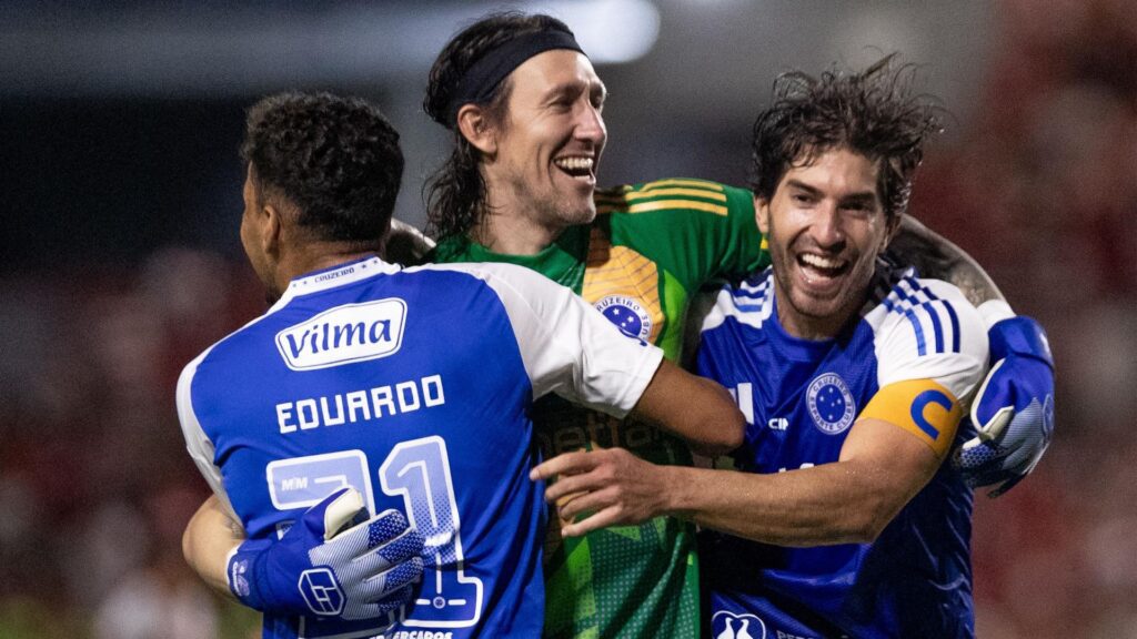 Cássio é celebrado por companheiros do Cruzeiro