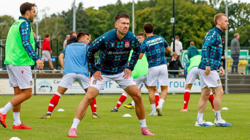 Wrexham enfreta o Southampton pela EFL Championship (Foto: Reprodução)